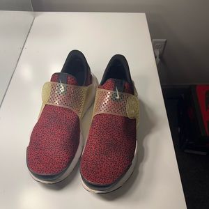 Safari Nike sock dart size 12